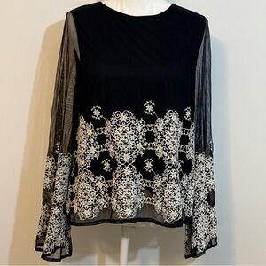 En Crème Black Sheer Embroidered Lace Top – Size Medium (NWT)